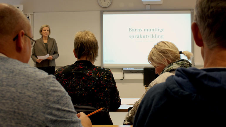 Høgskolelektor Audhild Norendal hadde norskundervisning denne uken. 