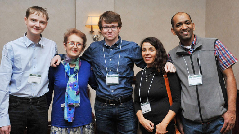 Studentene sammen med ansatte på USA-konferanse. Foto