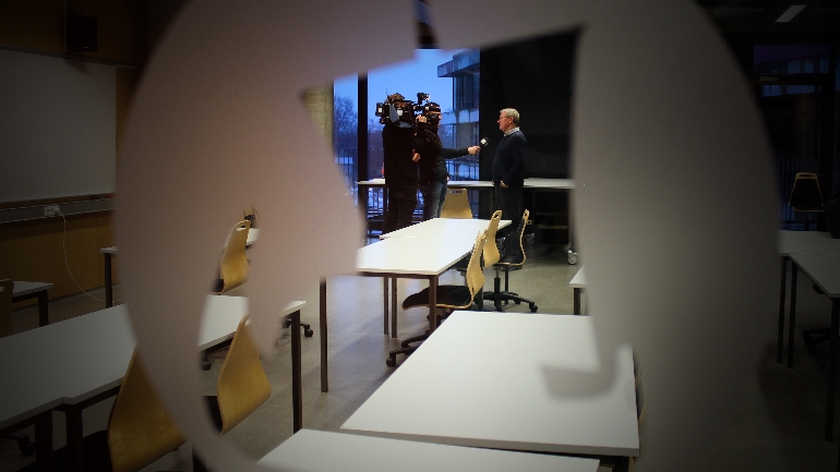 TV2 intervjuer Lasse Sonne på Thor Heyerdahl VGS i forbindelse med hans didaktiske grep i undervisning om økonomisk historie.