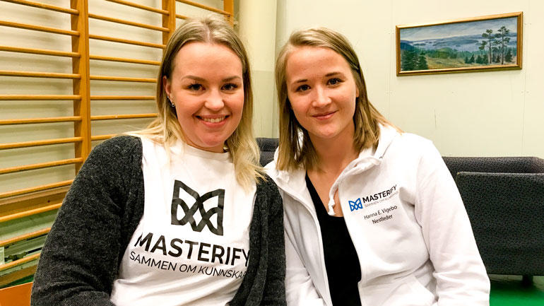 F.v: Sara Salterød og Hanna Vigebo tar master på campus Ringerike. Foto: Jan-Henrik Kulberg