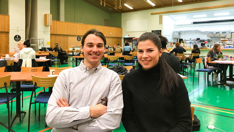 F.v: Maxim Gjerdalen Foray og Lijana Demendziunaite vil arrangere eksamensøving for markedsføringsstudentene. Foto: Jan-Henrik Kulberg