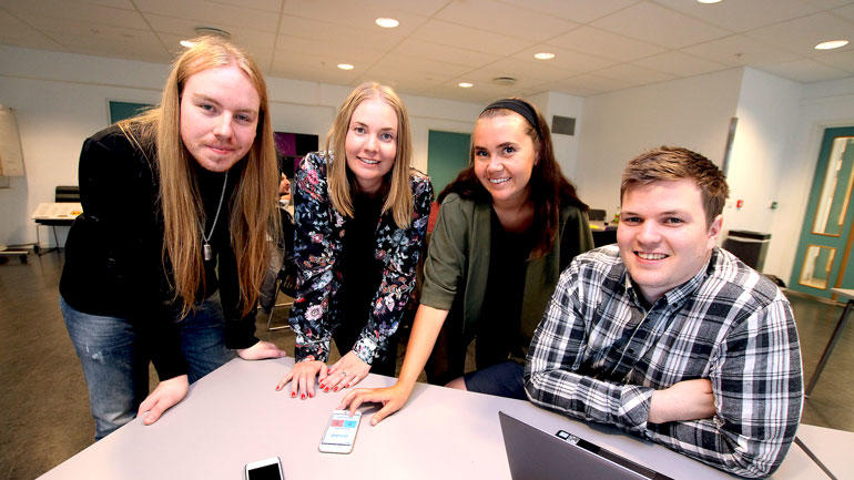 De fire USN-studentene som er med å designe og utvikle appen.