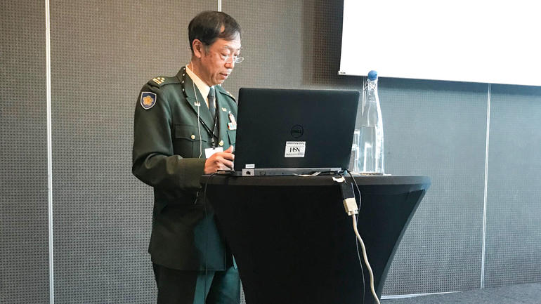 Militære ledere fra mange land deltok, her professor og oberst Hisanori Fukada. National Defence Academy, Japan. Foto