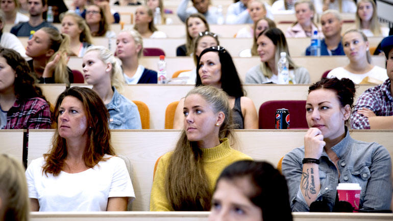 Studenter i forelesningssal