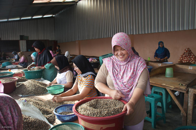 Fairtrade sikrer arbeidere anstendig lønn.