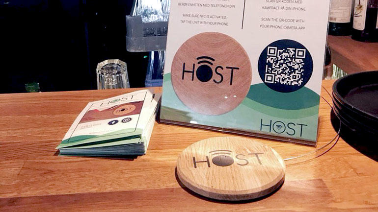 Nærbilde av selve produktet HOST utplassert i restauranten. 