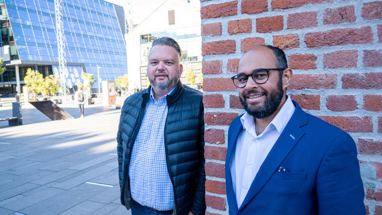 F.v:  Bjørn Arstad og Adnan Afzal tok master i innovasjon og ledelse på USN Handelshøyskolen våren 2020. Foto