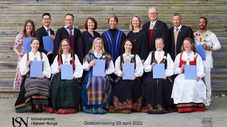 Nykreerte doktorer 2022, sammen med USNs ledeise. Gruppebilde - foto Helle K. Hagen